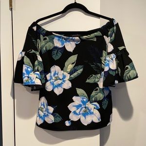 Banana republic Off shoulder bell sleeves top